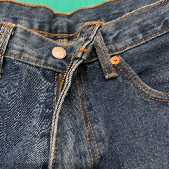 Like new Levi’s - Picture 3 of 10